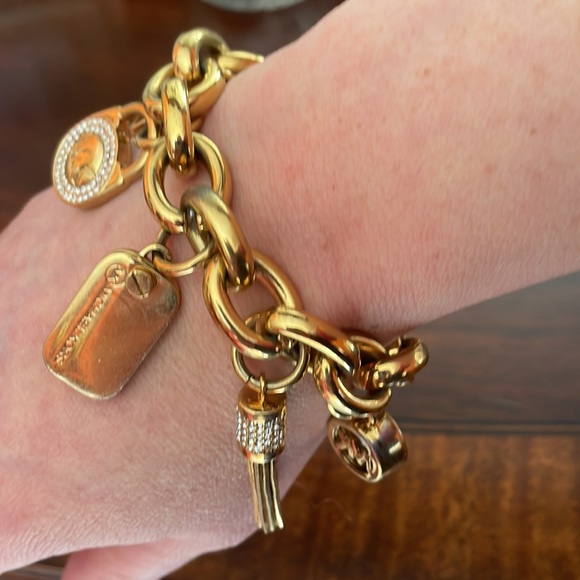 Michael Kors charm bracelet - Picture 4 of 7